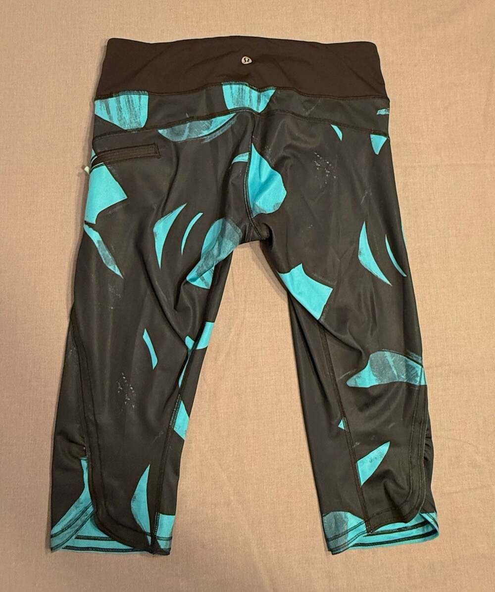 lululemon athletica Women's Capri Leggings Black/Blue Zip Pocket 8